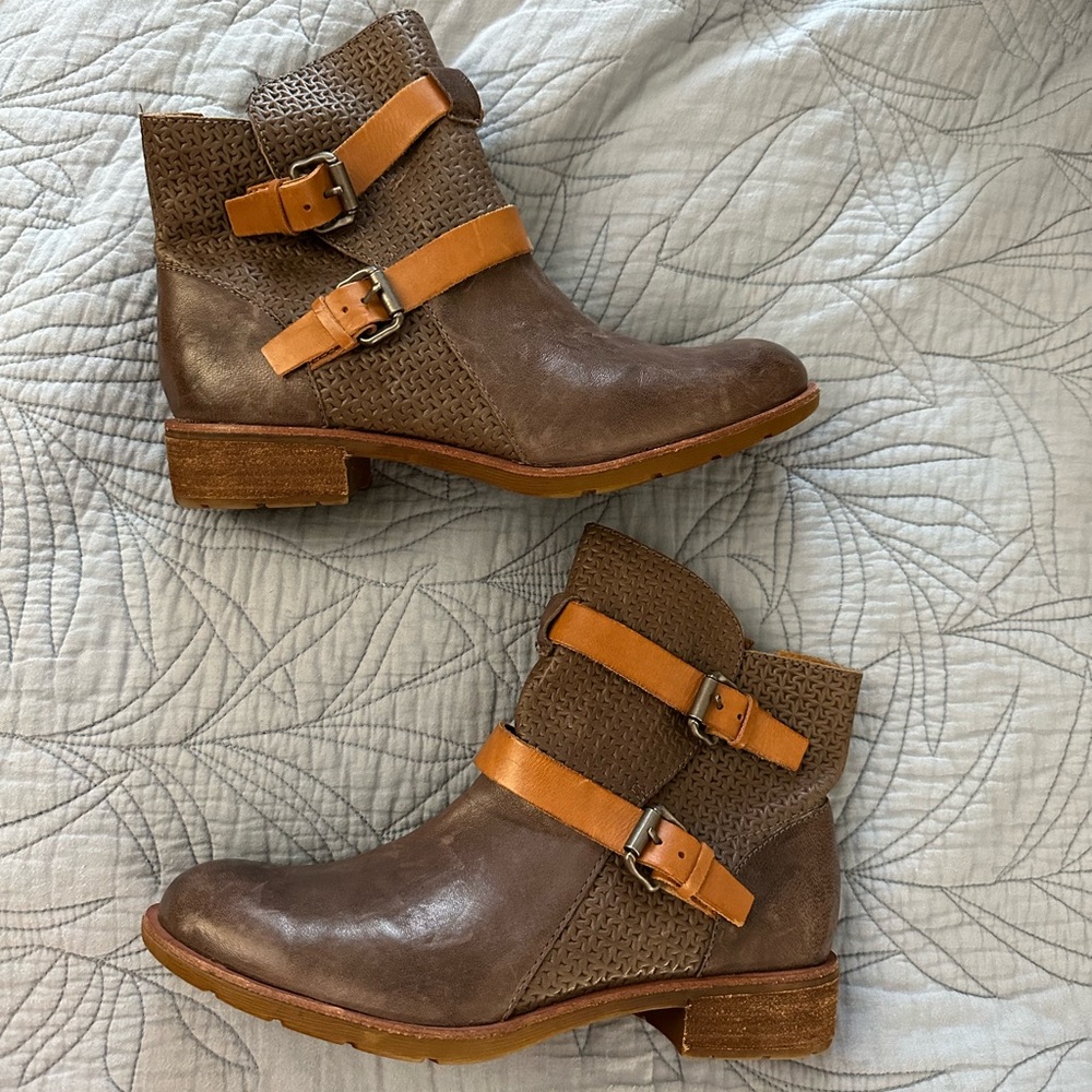 Sofft Leather Baywood Chelsea Boot Size 11 Like New